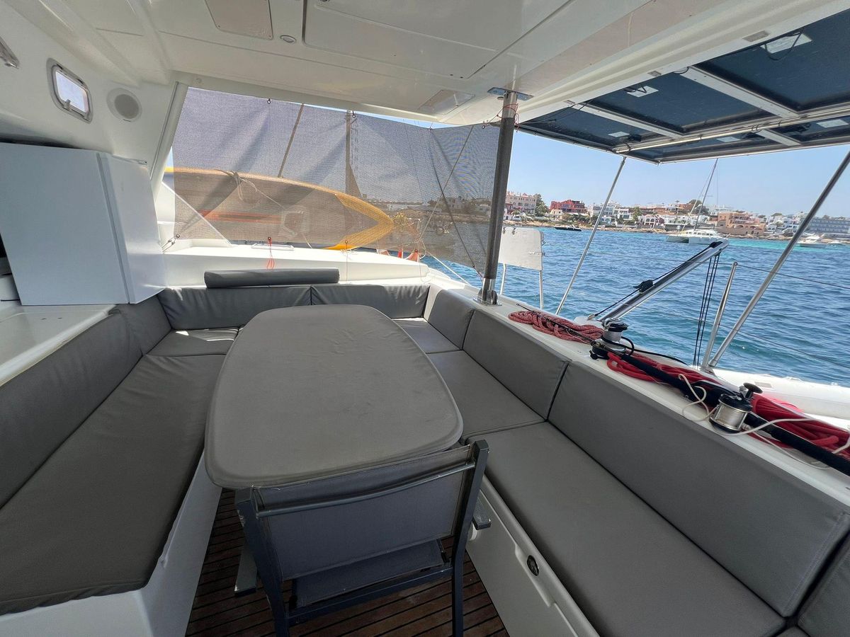 2006 Lagoon 44 