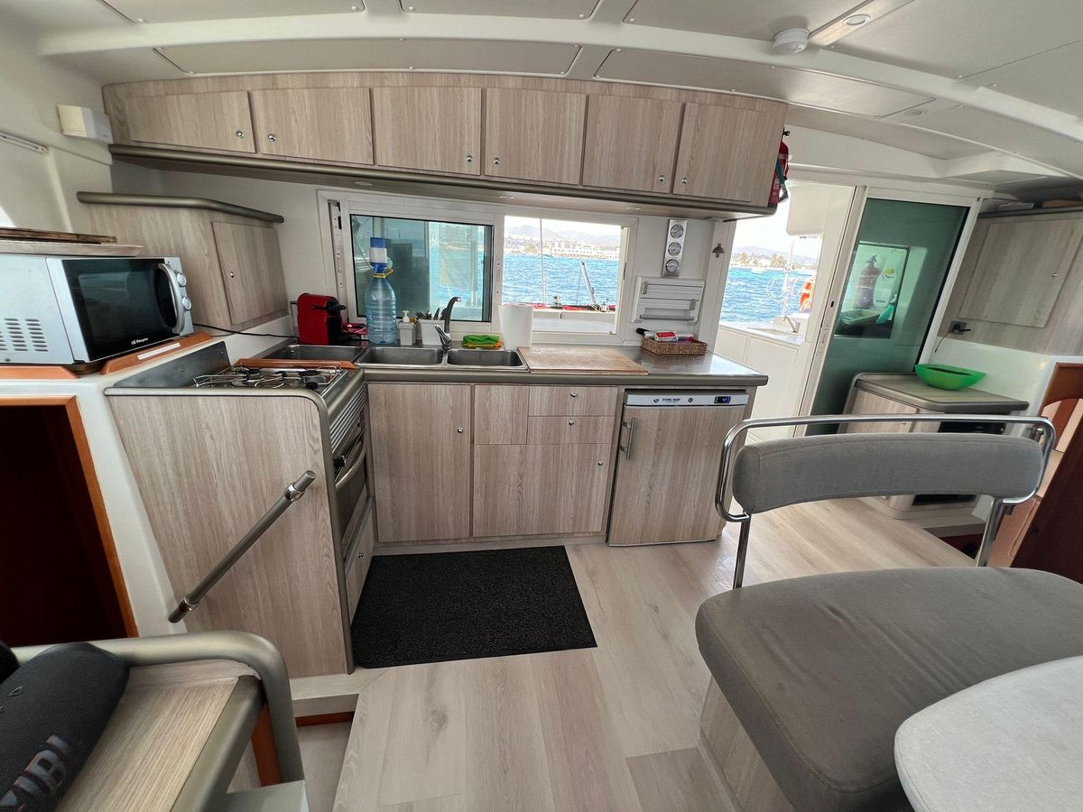2006 Lagoon 44 