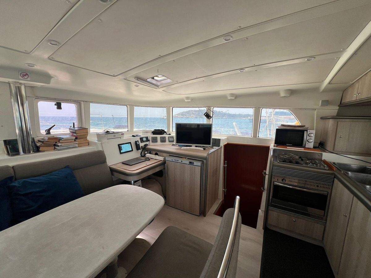 2006 Lagoon 44 