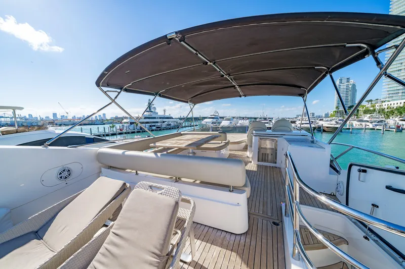 Twins Yacht Photos Pics Luxurious 2009 Sunseeker Manhattan 70 yacht with spacious deck and seating area.