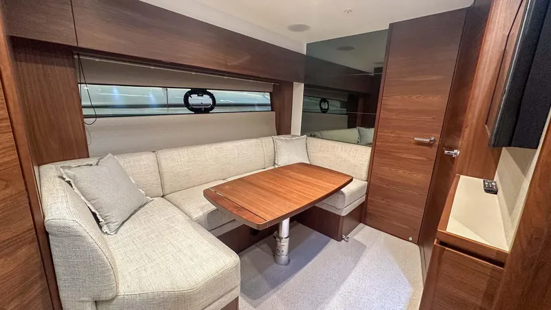 V40170 Yacht Photos Pics 