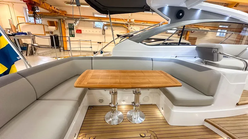 V40170 Yacht Photos Pics 