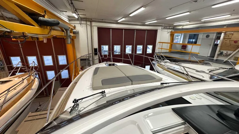 V40170 Yacht Photos Pics 
