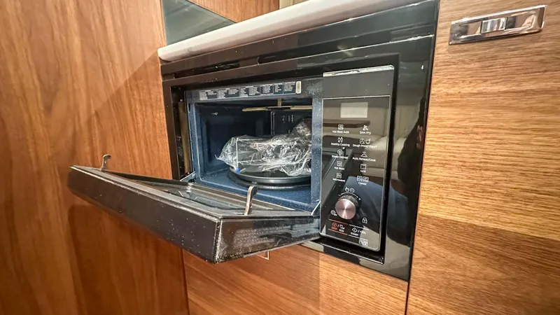 V40170 Yacht Photos Pics 