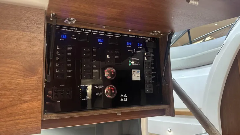 V40170 Yacht Photos Pics 