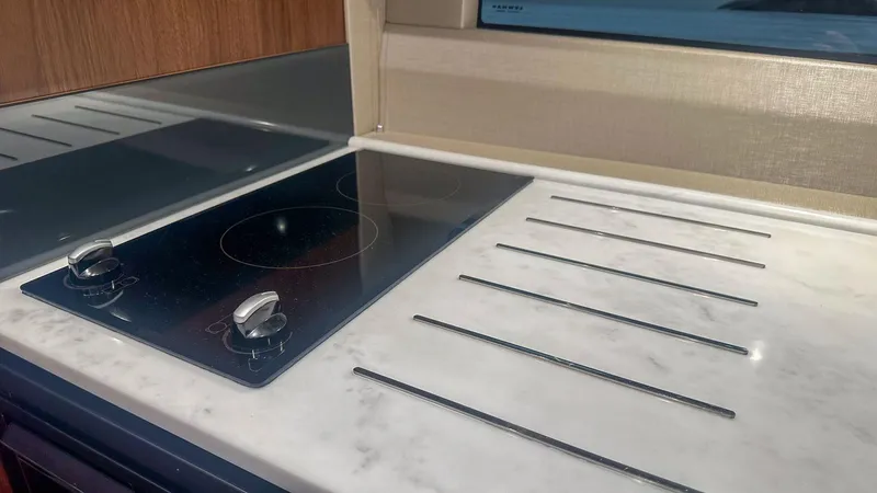 V40170 Yacht Photos Pics 