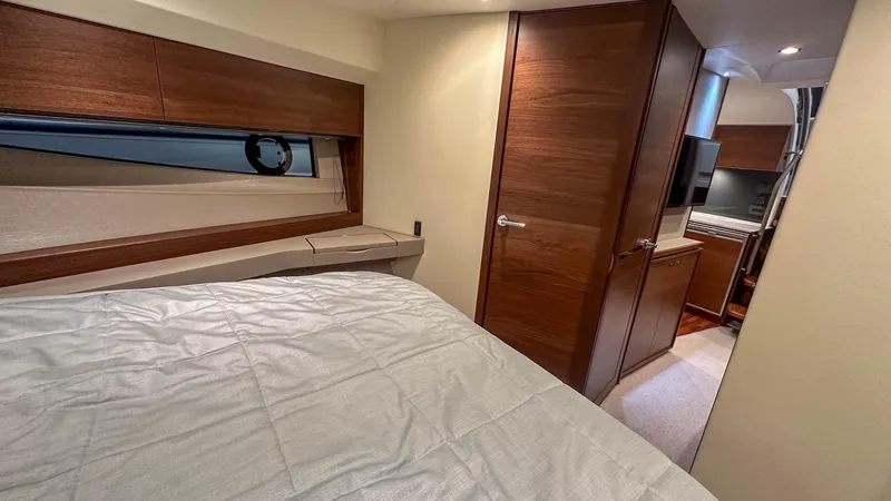 V40170 Yacht Photos Pics 