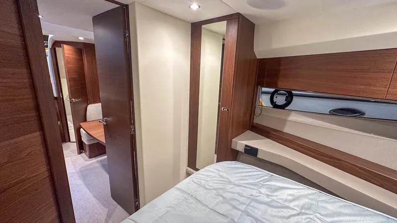 V40170 Yacht Photos Pics 