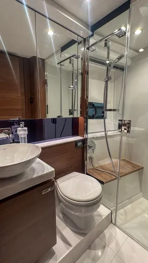 V40170 Yacht Photos Pics 