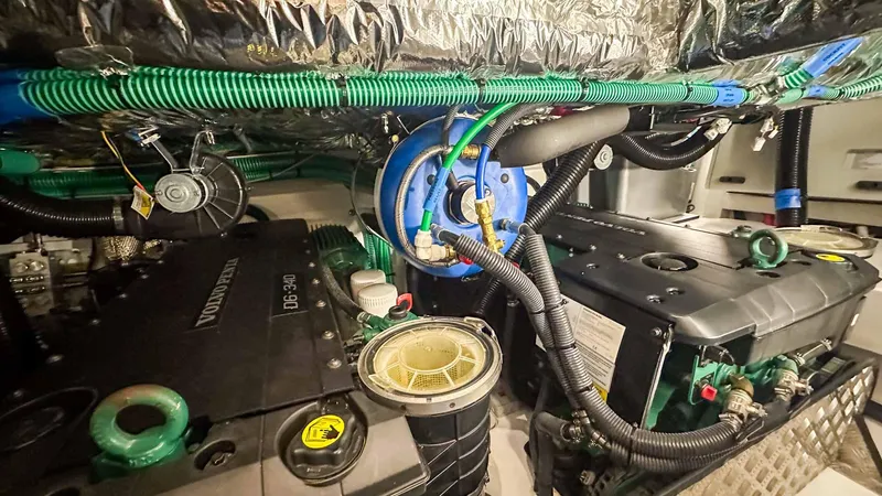 V40170 Yacht Photos Pics 