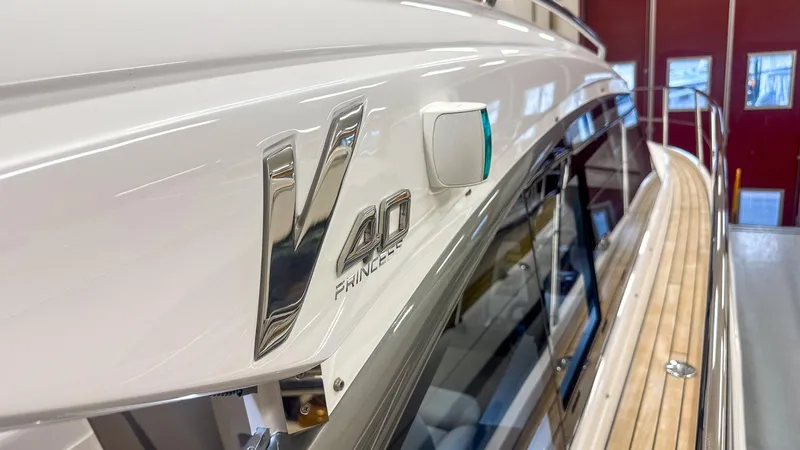 V40170 Yacht Photos Pics 