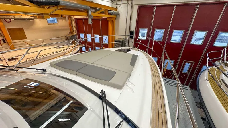 V40170 Yacht Photos Pics 