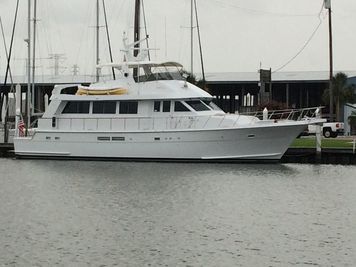 Hatteras 67 Cockpit Motor Yacht