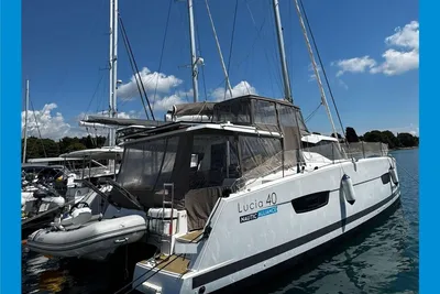 Fountaine Pajot Lucia 40