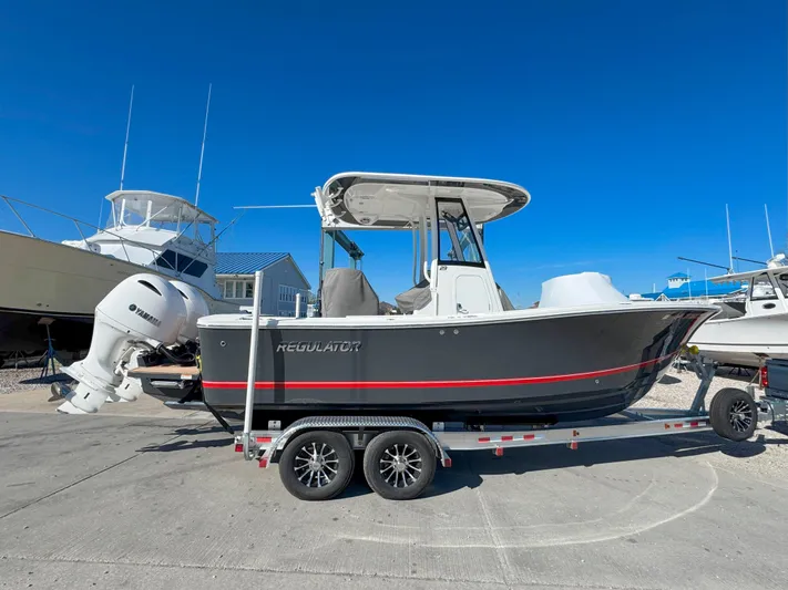 Trailer Included, Low Hrs Yacht Photos Pics 