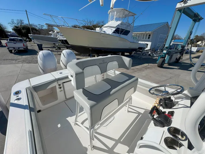 Trailer Included, Low Hrs Yacht Photos Pics 
