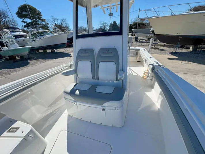 Trailer Included, Low Hrs Yacht Photos Pics 