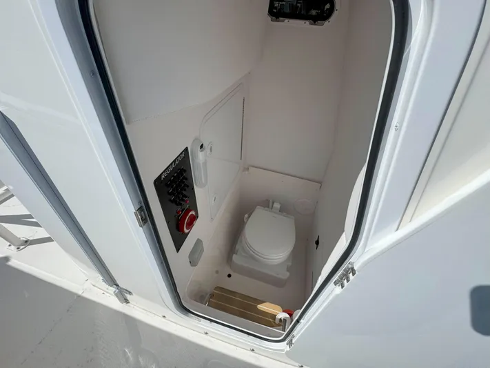 Trailer Included, Low Hrs Yacht Photos Pics 