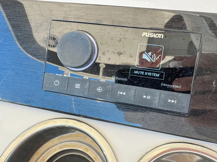 Trailer Included, Low Hrs Yacht Photos Pics 