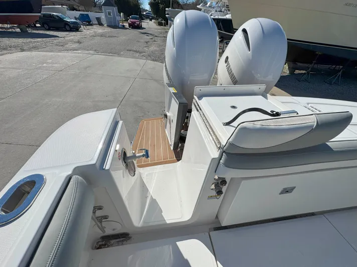 Trailer Included, Low Hrs Yacht Photos Pics 