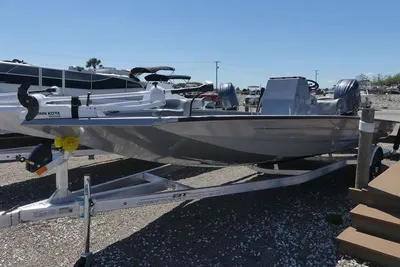 Xpress Boats H210B