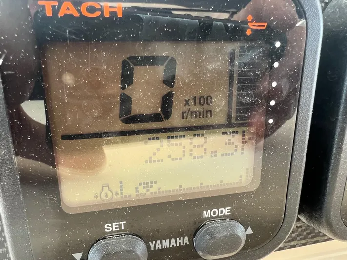  Yacht Photos Pics Yamaha tachometer display on 2006 Grady-White Express 360 boat, showing 0 RPM.