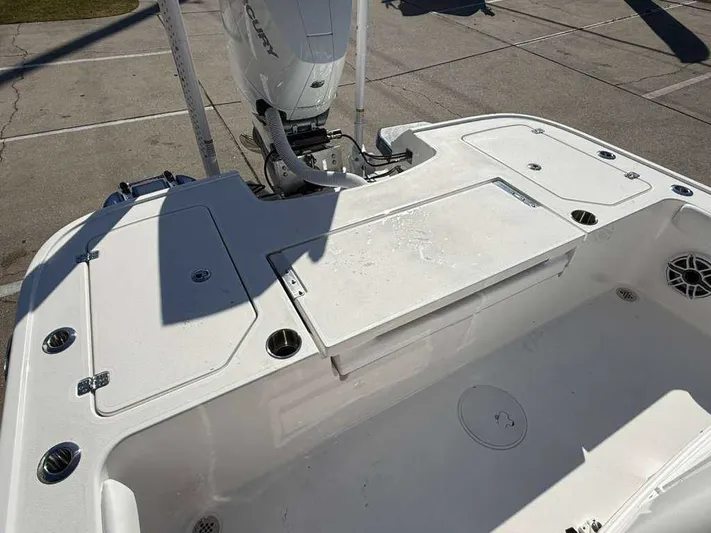 Black Label Marine Yacht Photos Pics Rear deck of a 2026 Caymas 28 HB boat.