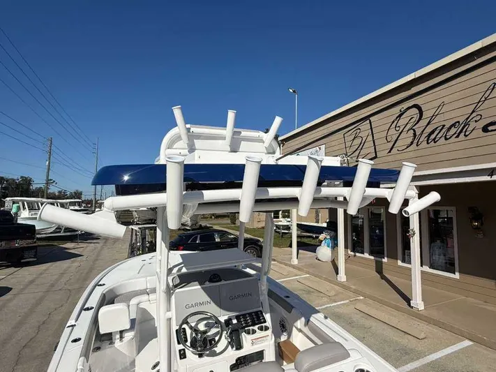 Black Label Marine Yacht Photos Pics Caymas 28 HB 2026 boat with Garmin equipment, side view.