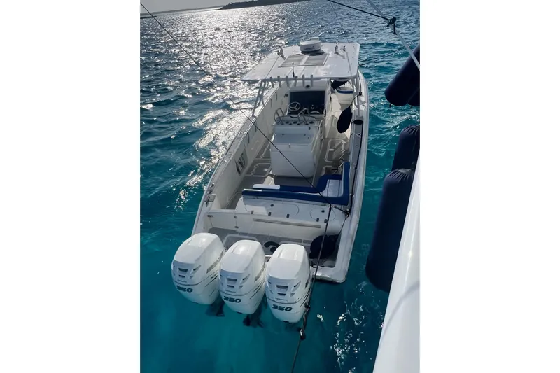 N/a Yacht Photos Pics 2014 Midnight Express 37 EXK boat with triple engines on clear blue water.