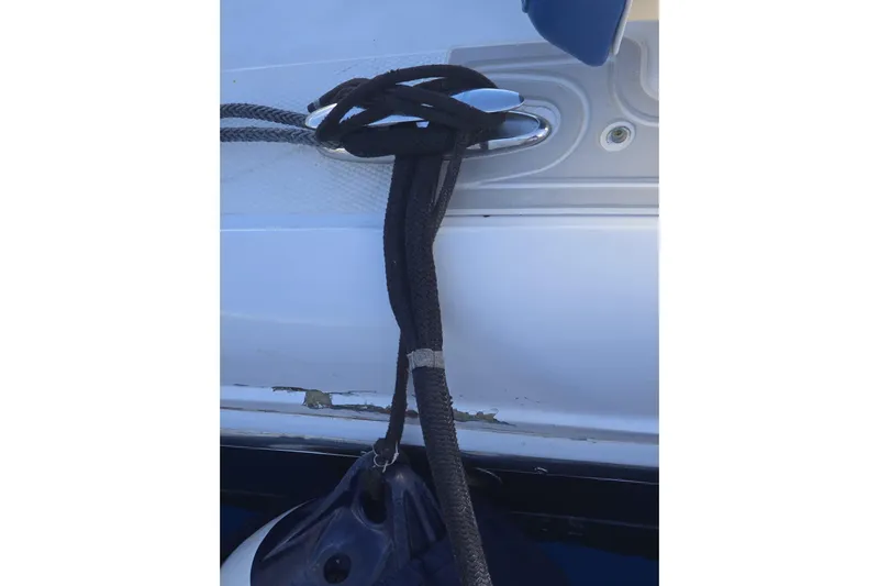N/a Yacht Photos Pics Rope tied to cleat on 2014 Midnight Express 37 EXK boat.