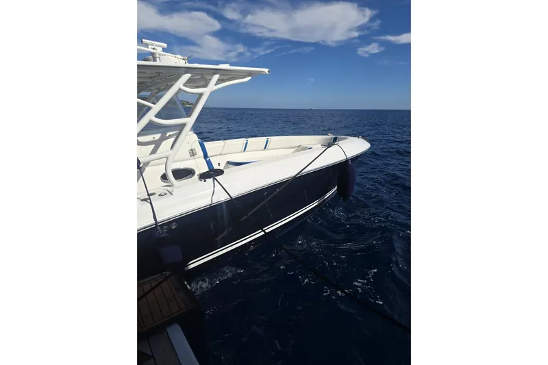 N/a Yacht Photos Pics 2014 Midnight Express 37 EXK boat on open sea under clear sky.