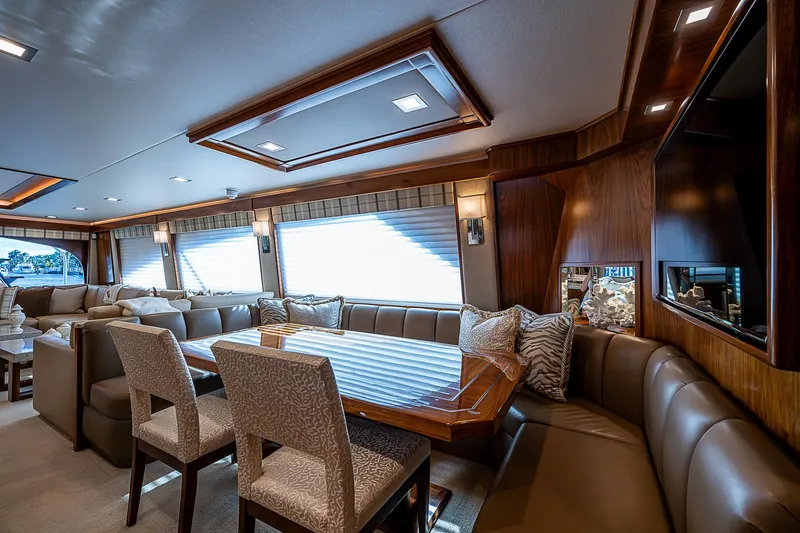 Maverick Yacht Photos Pics Viking 92 MAVERICK - Dining Table