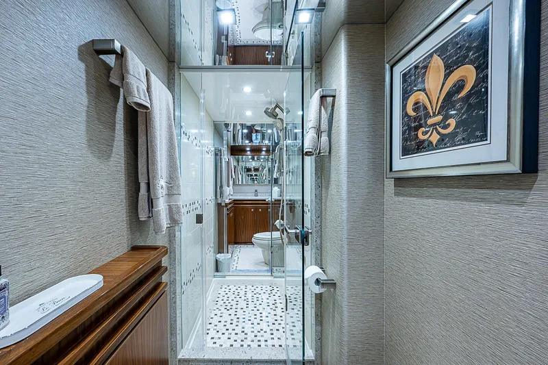 Maverick Yacht Photos Pics Viking 92 MAVERICK - Master Head