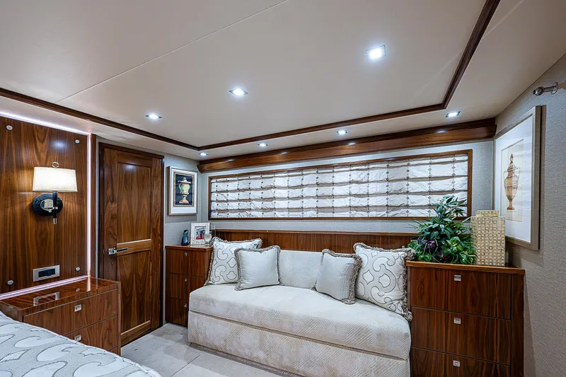 Maverick Yacht Photos Pics Viking 92 MAVERICK - Master Stateroom Seating