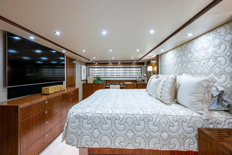 Maverick Yacht Photos Pics Viking 92 MAVERICK - Master Stateroom Berth & TV