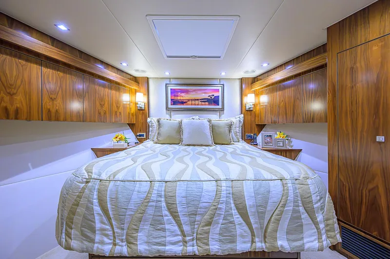 Maverick Yacht Photos Pics Viking 92 MAVERICK - Forward Guest Stateroom