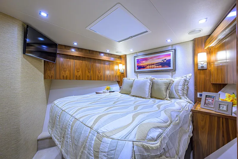 Maverick Yacht Photos Pics Viking 92 MAVERICK - Forward Guest Stateroom