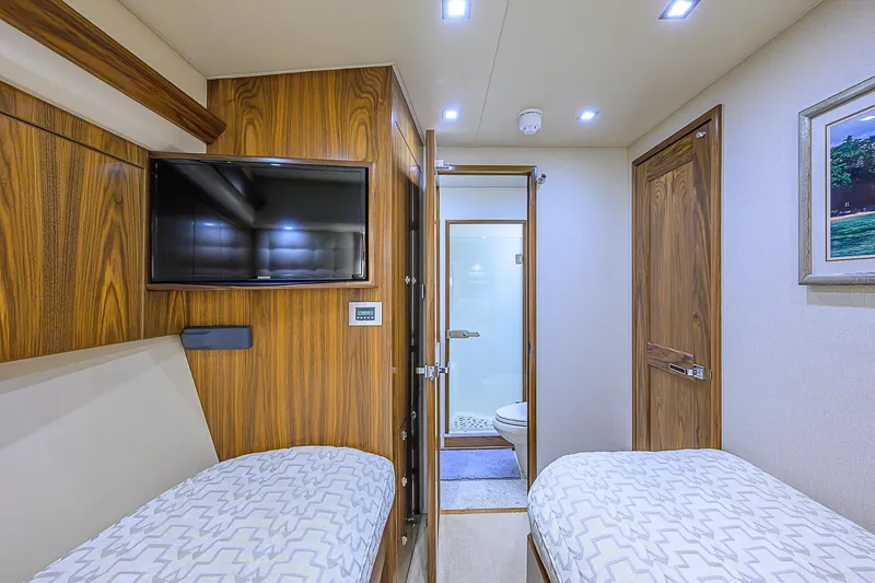 Maverick Yacht Photos Pics Viking 92 MAVERICK - Port Guest Stateroom