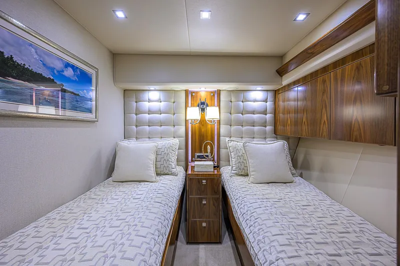 Maverick Yacht Photos Pics Viking 92 MAVERICK - Port Guest Stateroom