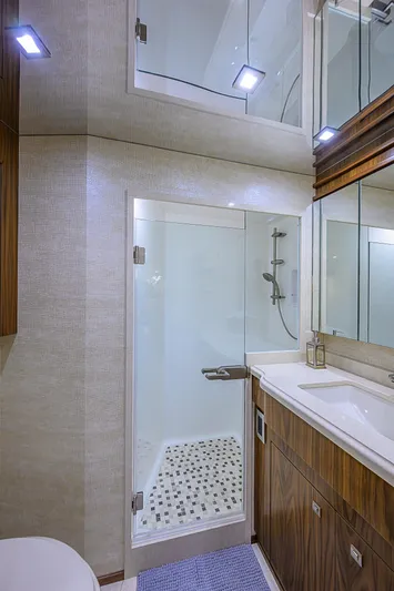 Maverick Yacht Photos Pics Viking 92 MAVERICK - Starboard Guest Head