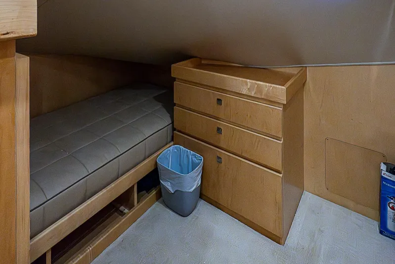 Maverick Yacht Photos Pics Viking 92 MAVERICK - Utility Room