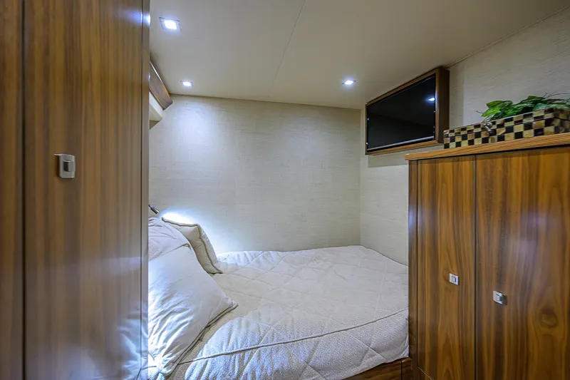 Maverick Yacht Photos Pics Viking 92 MAVERICK - Captain's Quarters