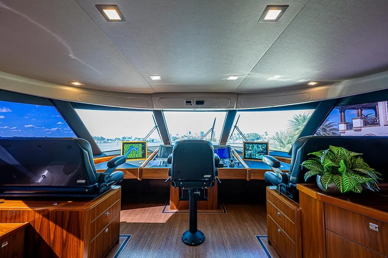 Maverick Yacht Photos Pics Viking 92 MAVERICK - Enclosed Flybridge