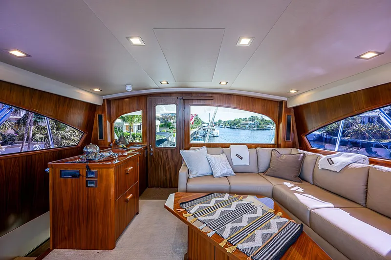 Maverick Yacht Photos Pics Viking 92 MAVERICK - Enclosed Flybridge Seating