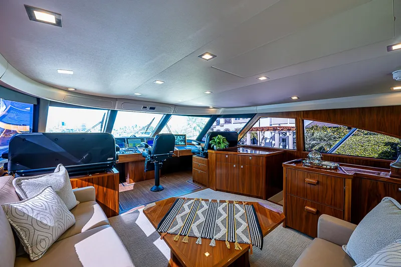 Maverick Yacht Photos Pics Viking 92 MAVERICK - Enclosed Flybridge