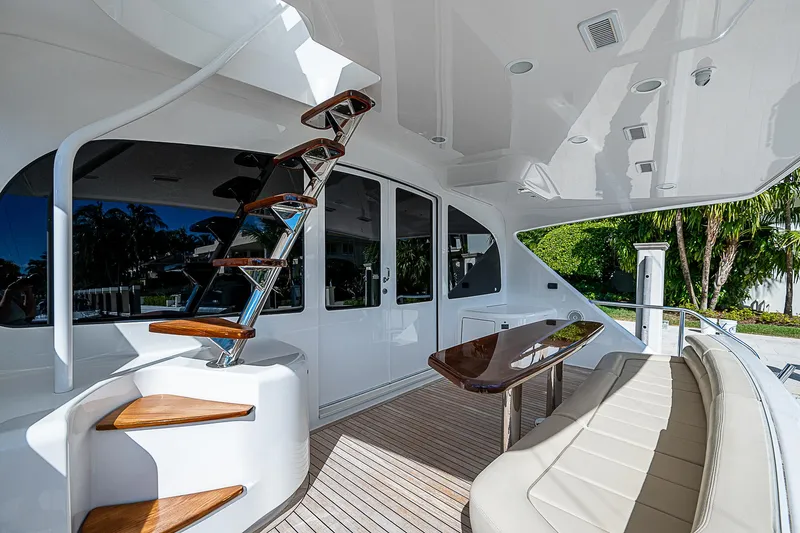 Maverick Yacht Photos Pics Viking 92 MAVERICK - Cockpit