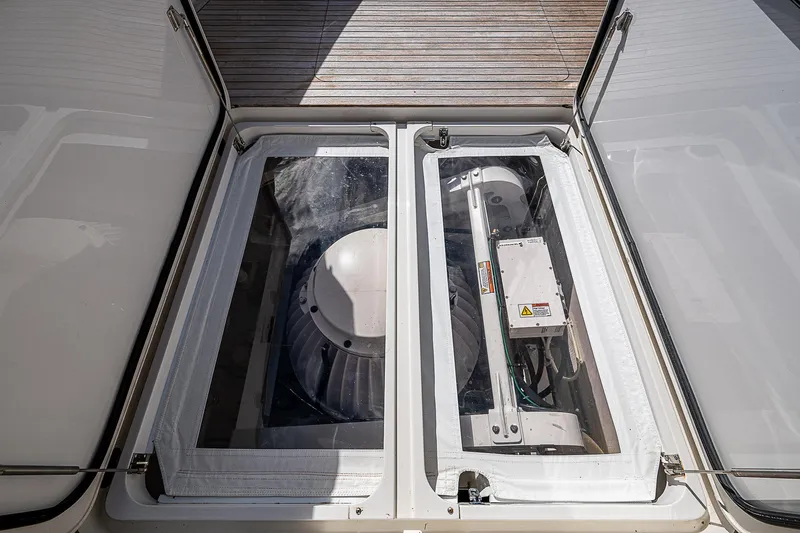 Maverick Yacht Photos Pics Viking 92 MAVERICK - Cockpit