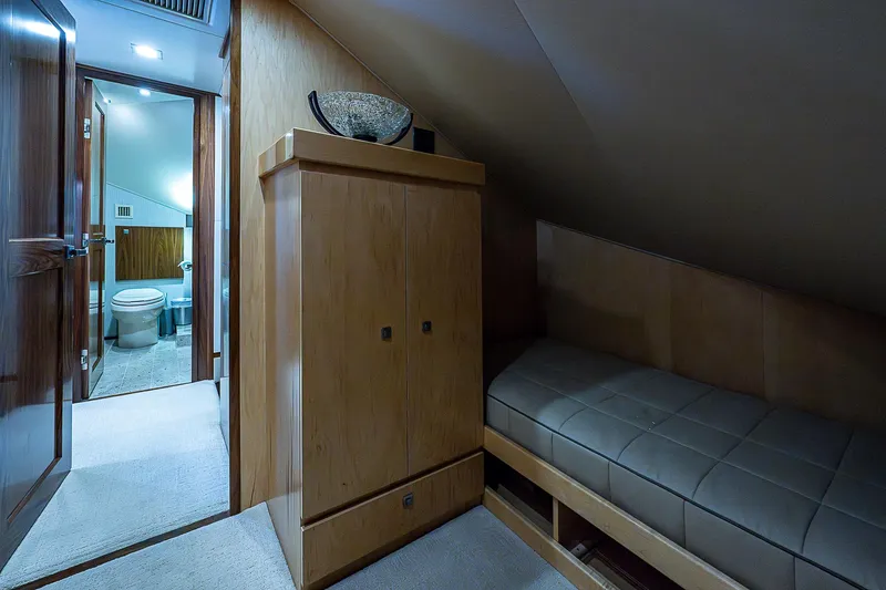 Maverick Yacht Photos Pics Viking 92 MAVERICK - Utility Room