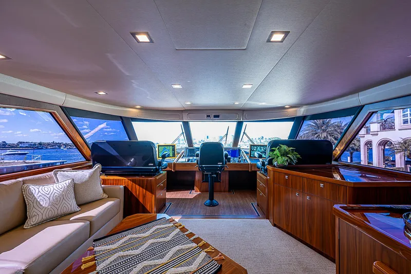 Maverick Yacht Photos Pics Viking 92 MAVERICK - Enclosed Flybridge