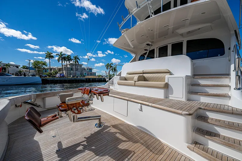 Maverick Yacht Photos Pics Viking 92 MAVERICK - Cockpit